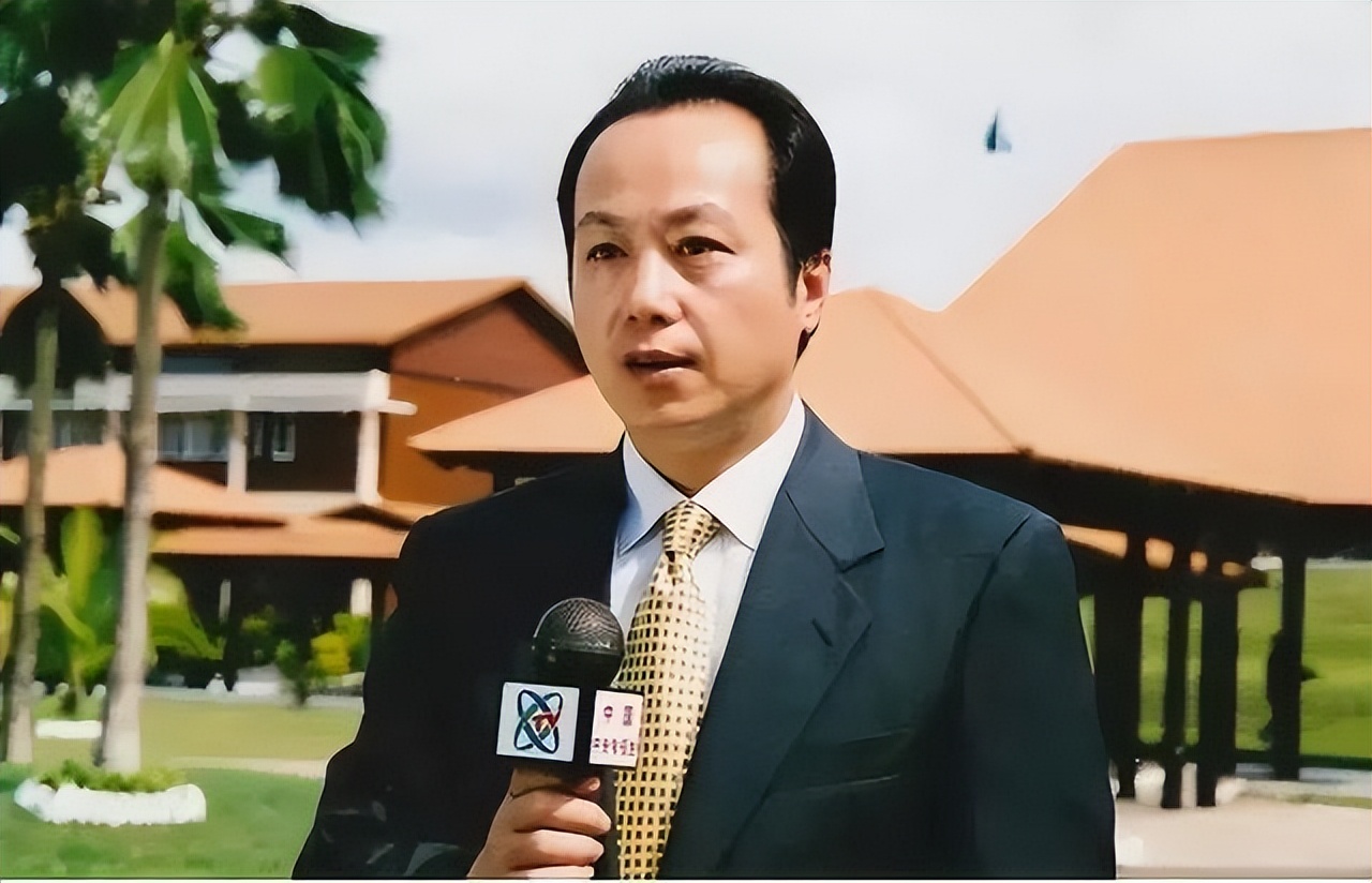 罗京去世近十年妻子改嫁豪门,罗京去世11年妻子携子改嫁富商