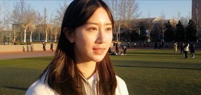 这才是素质！北京一男子后视镜被清华小姐姐刮到，留言感动车主