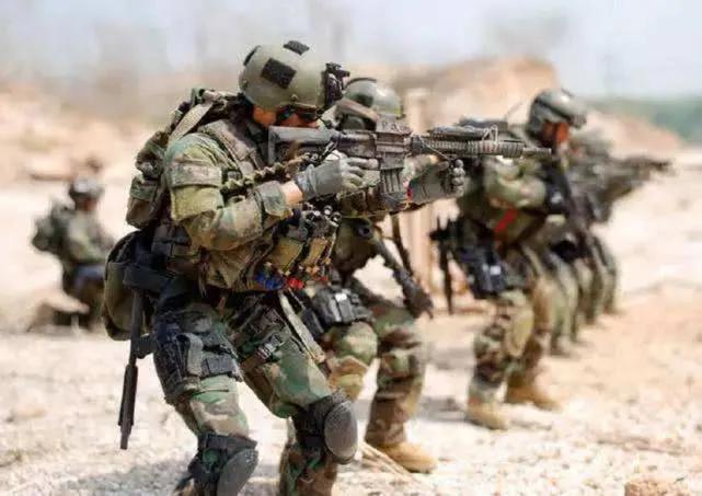 sso特种部队所使用的武器,最先进的特种兵战术背包