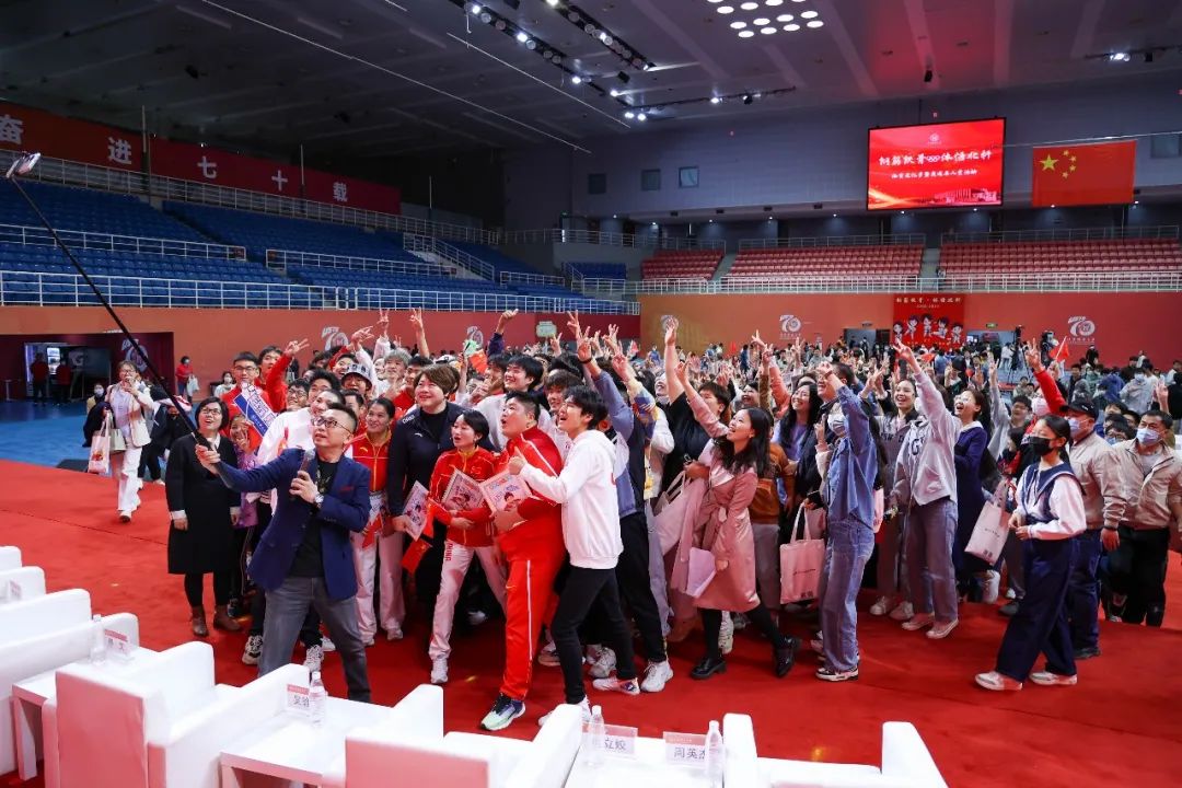 五位奥运冠军抢金牌,2021奥运冠军走进人民大会堂