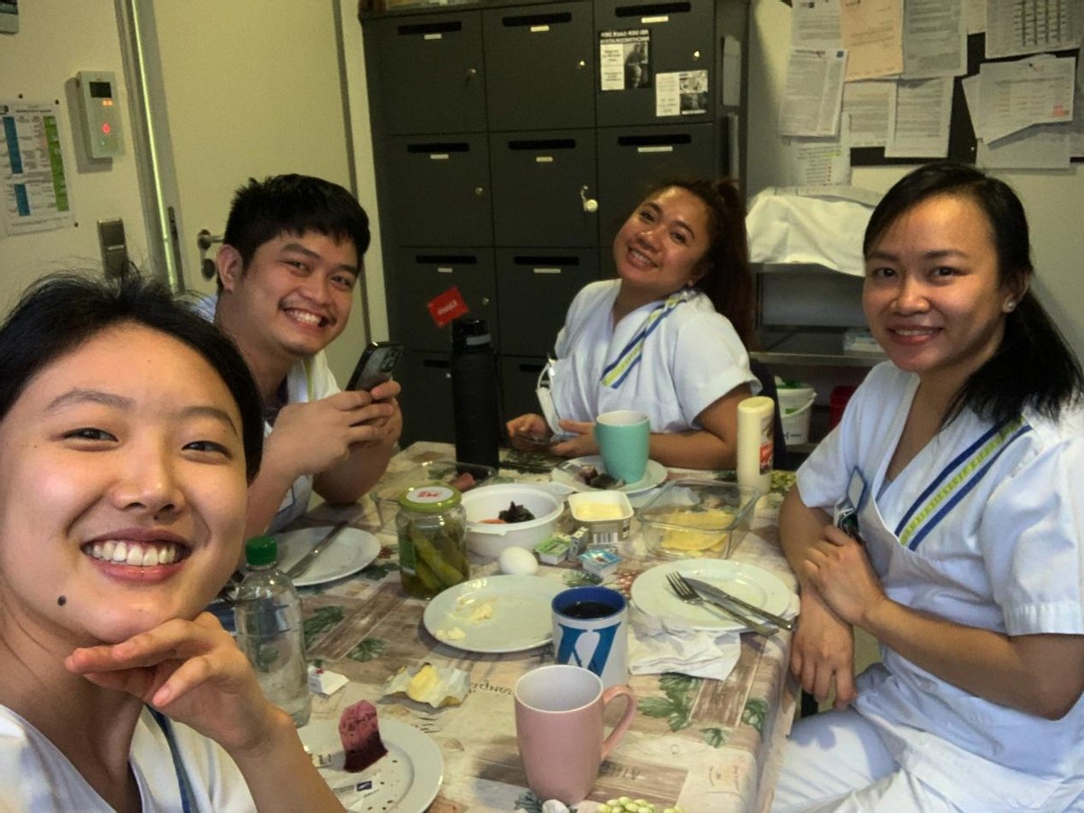 我以色列上3年高中，回国玩3年后，跑德国当实习护士月入7000