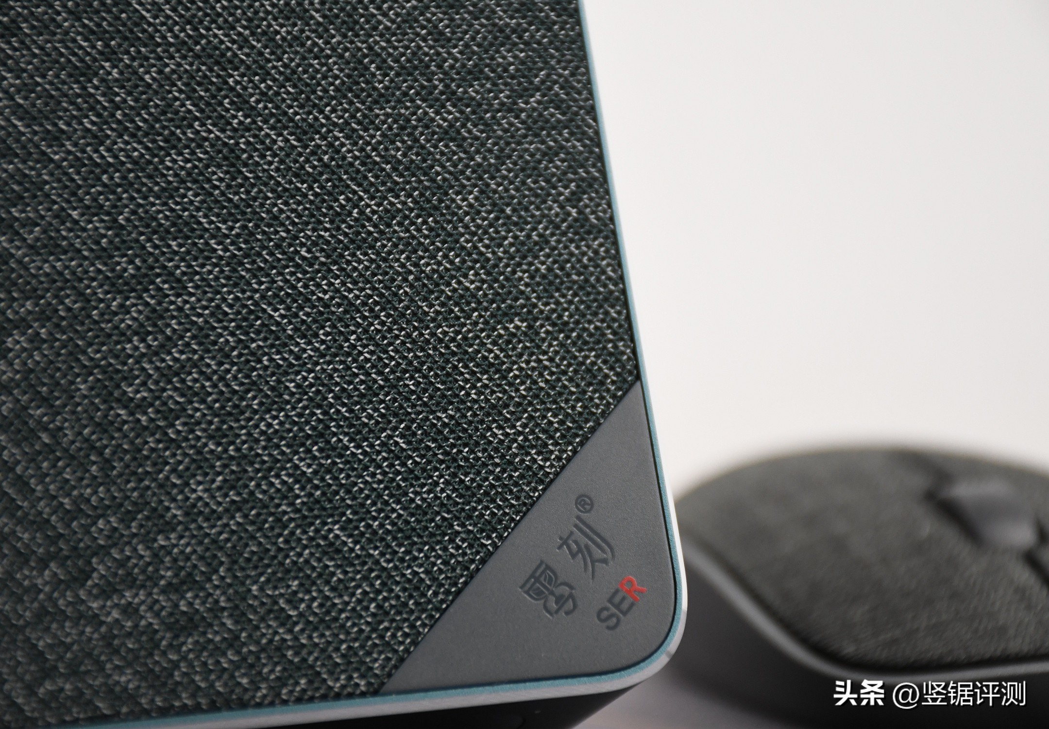 性能强劲，搭载锐龙7735HS的迷你电脑主机：零刻SER6ProVest评测