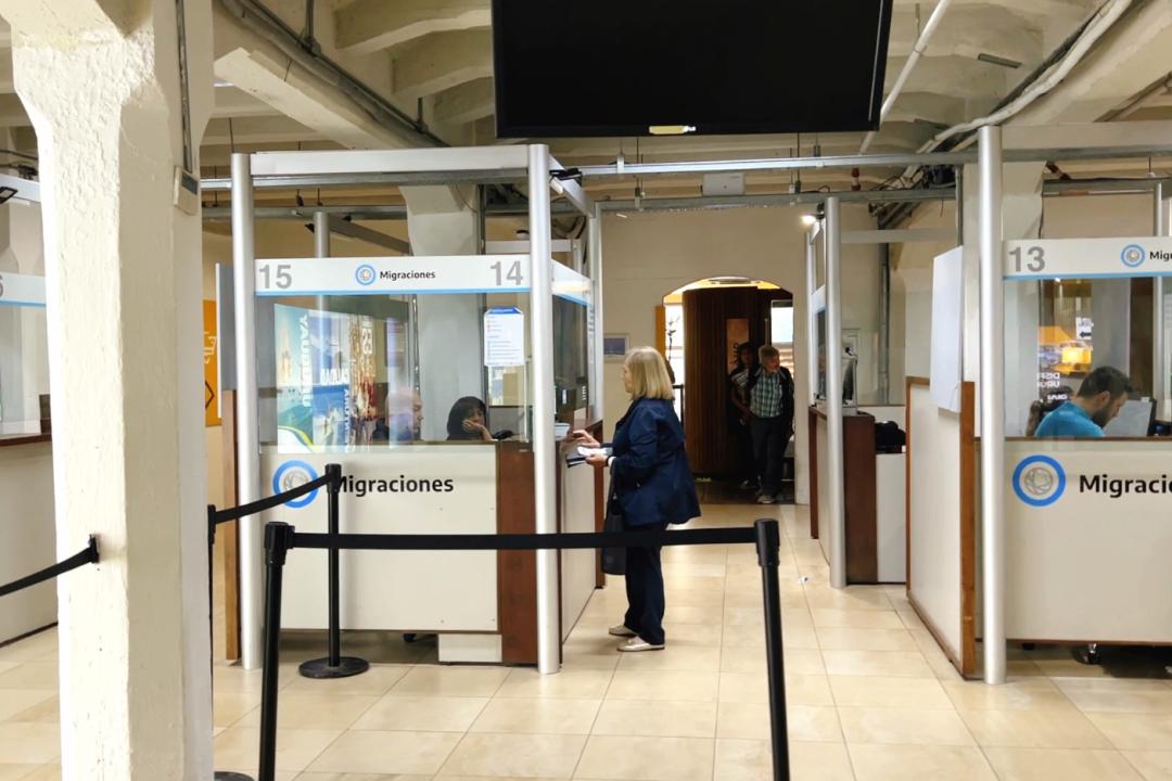 花了6000元在海上吃西餐,花了8000块钱到河里面吃一顿饭