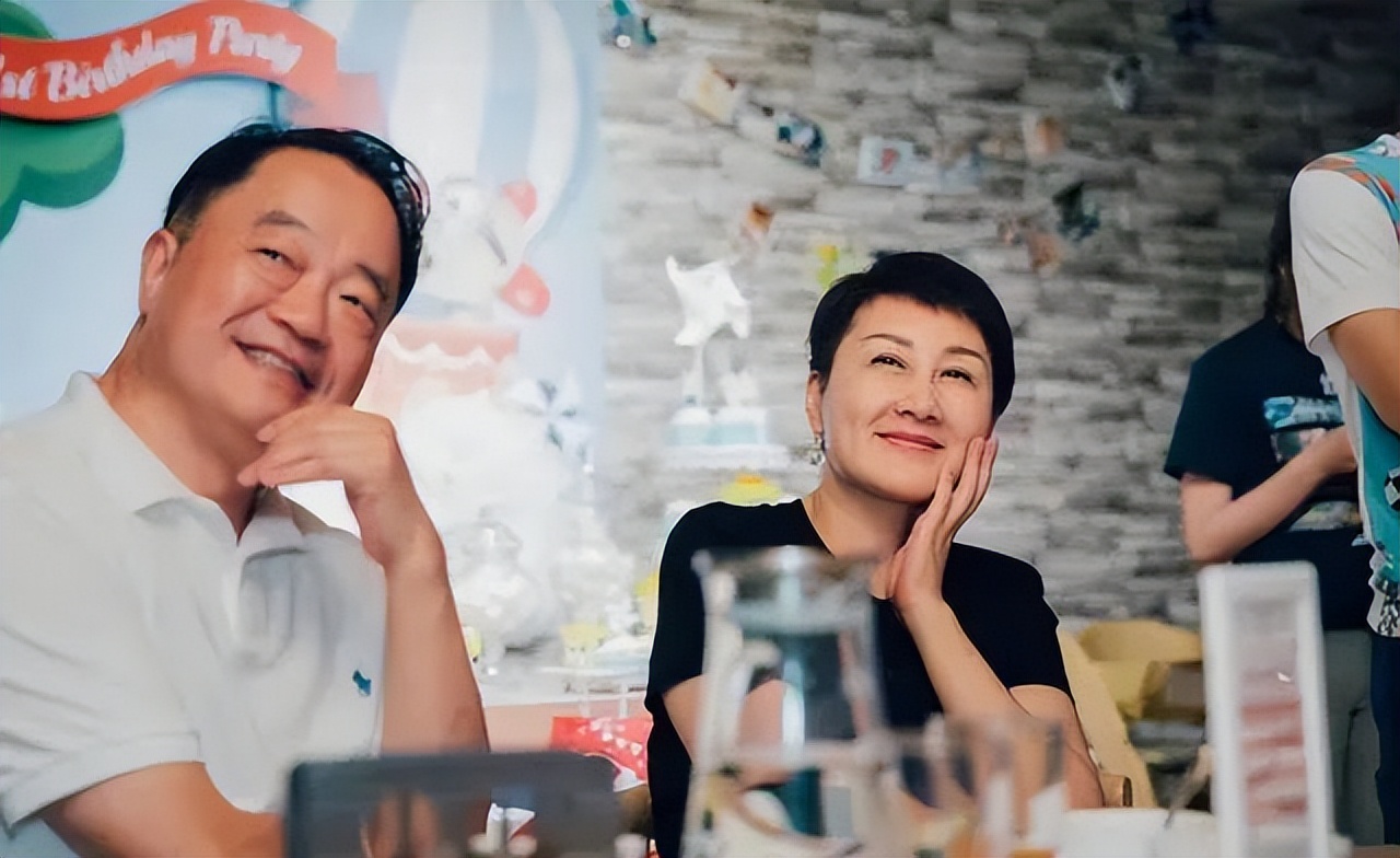 第一代“国民媳妇”,与富豪丈夫一见钟情,曾被婆婆嫌弃不像“刘慧芳”,如今59岁仍是顶流