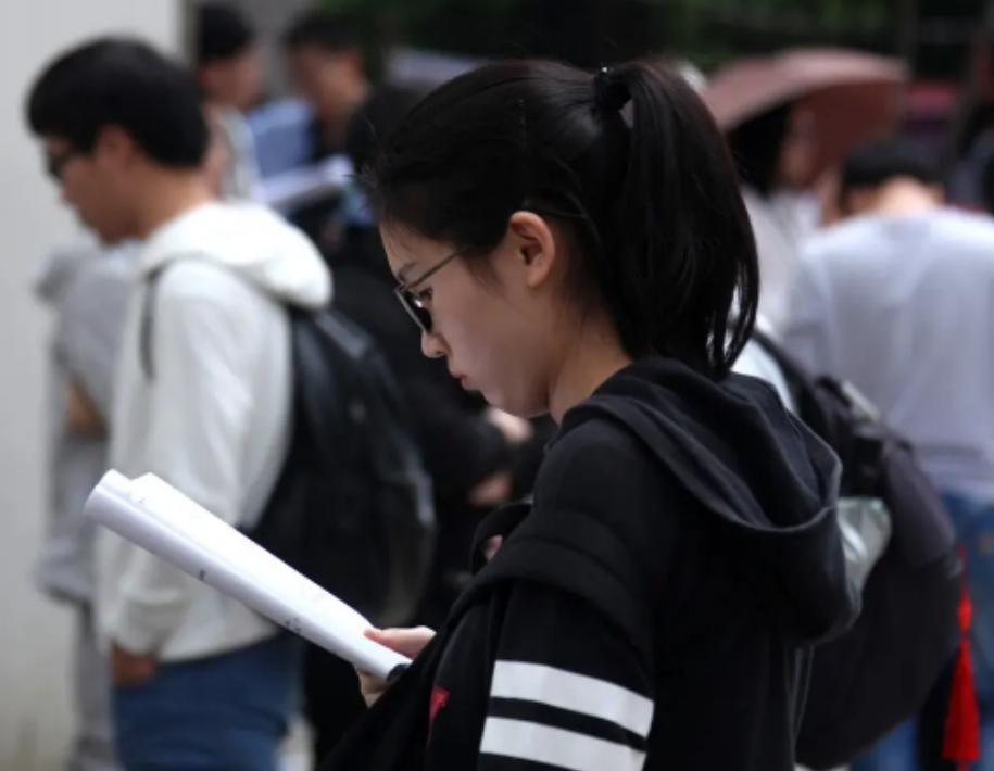 公务员面试对答如流,公务员面试质疑成绩该怎样做