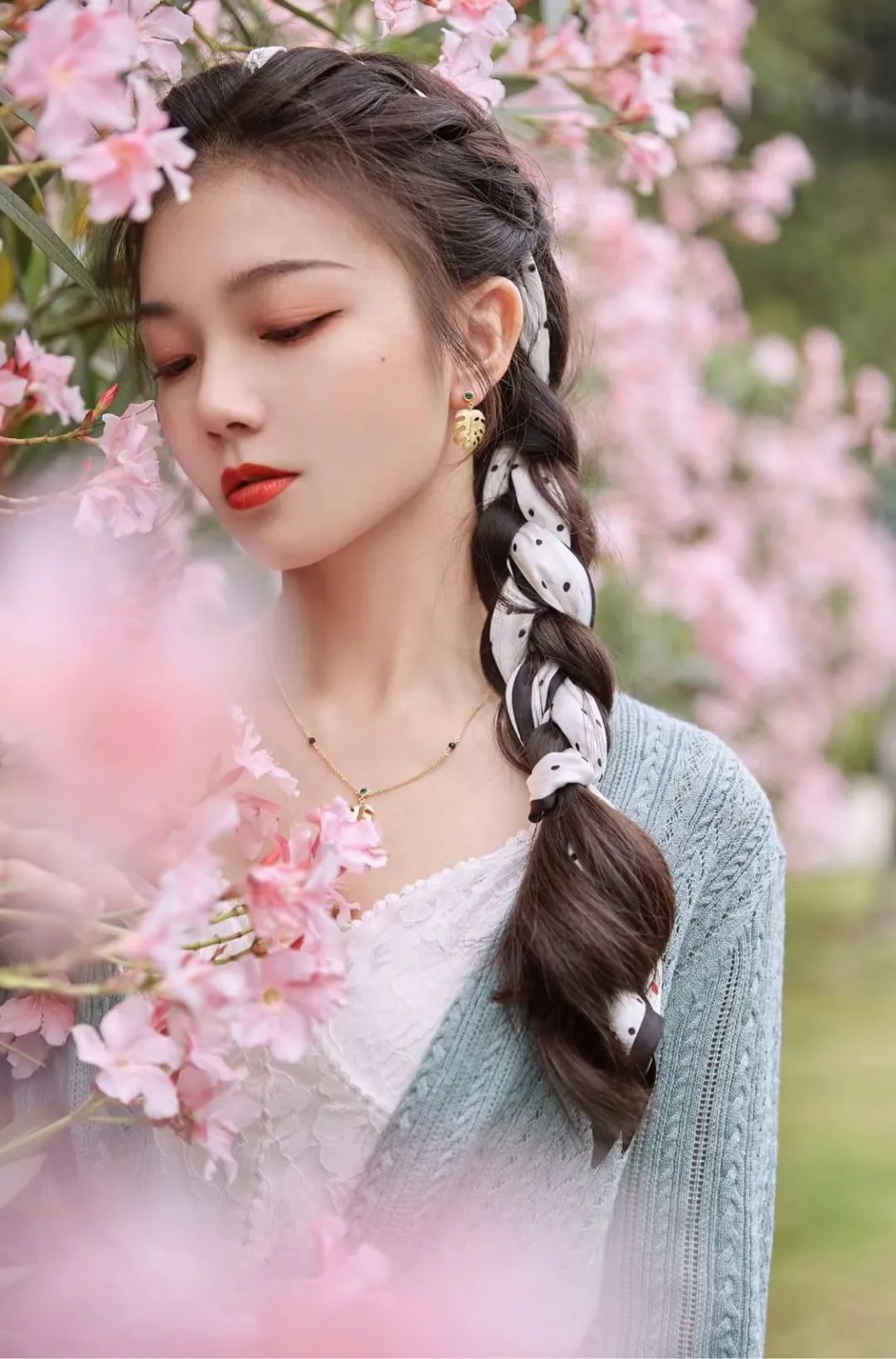 不知道自己的脸型适合戴哪种款式,长脸型耳环项链配饰