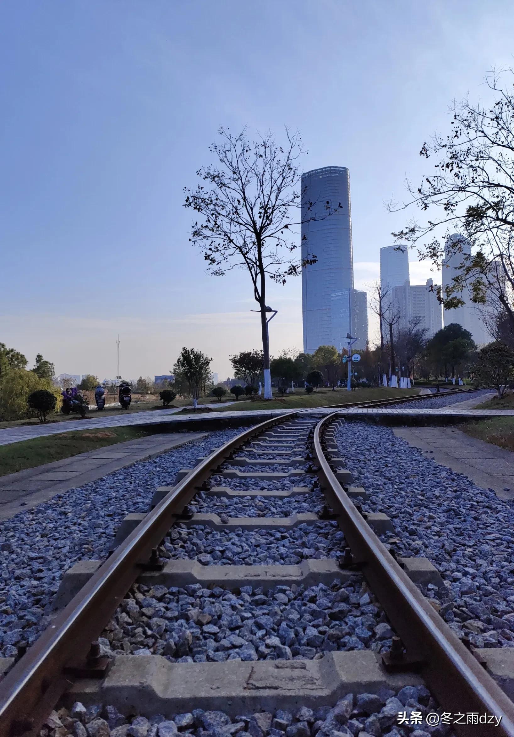 南昌舰主题园凤凰洲湿地公园,凤凰洲建军广场