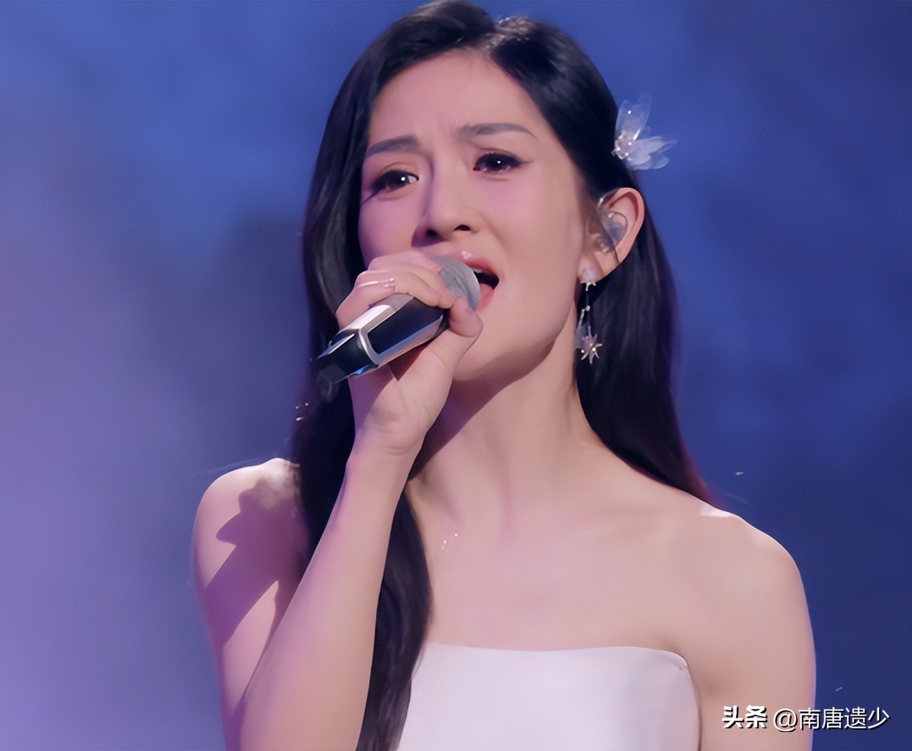 浪姐黄丽玲听谁的歌哭了,黄丽玲浪姐初舞台图片