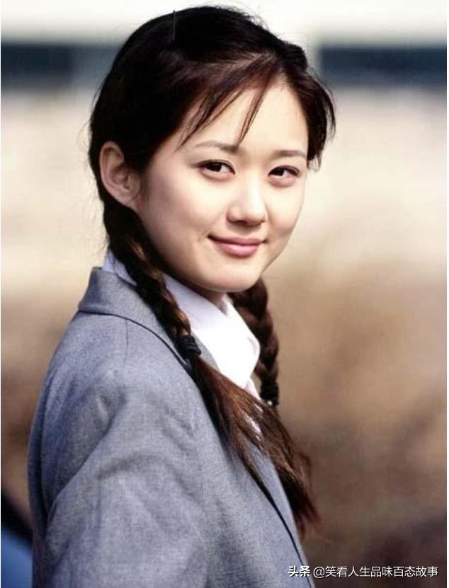 童年女神张娜拉晒猫照依旧童颜,38岁张娜拉罕见晒素颜照