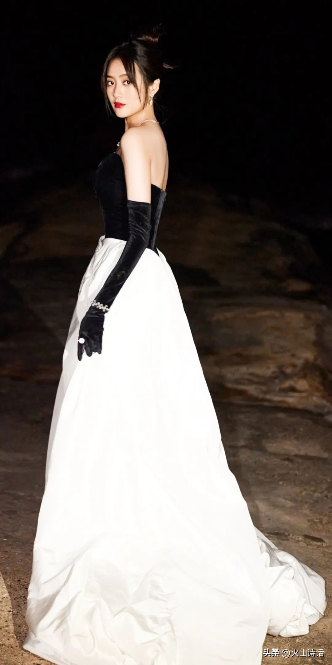 王梓薇：95后小花中的一颗新星，写真很甜很甜啊，太爱了！