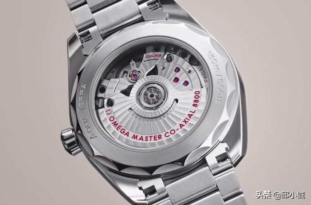 劳力士抄袭它？欧米茄新款海马150米，值得买吗？