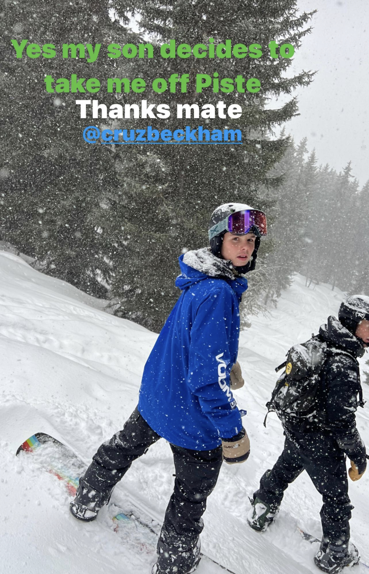 贝克汉姆晒和小七对嘴亲亲合照,贝克汉姆为女儿小七庆祝生日