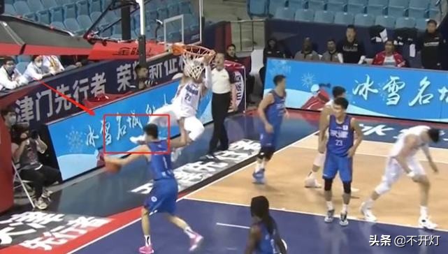 翟晓川飞身暴扣,翟晓川背打张镇麟