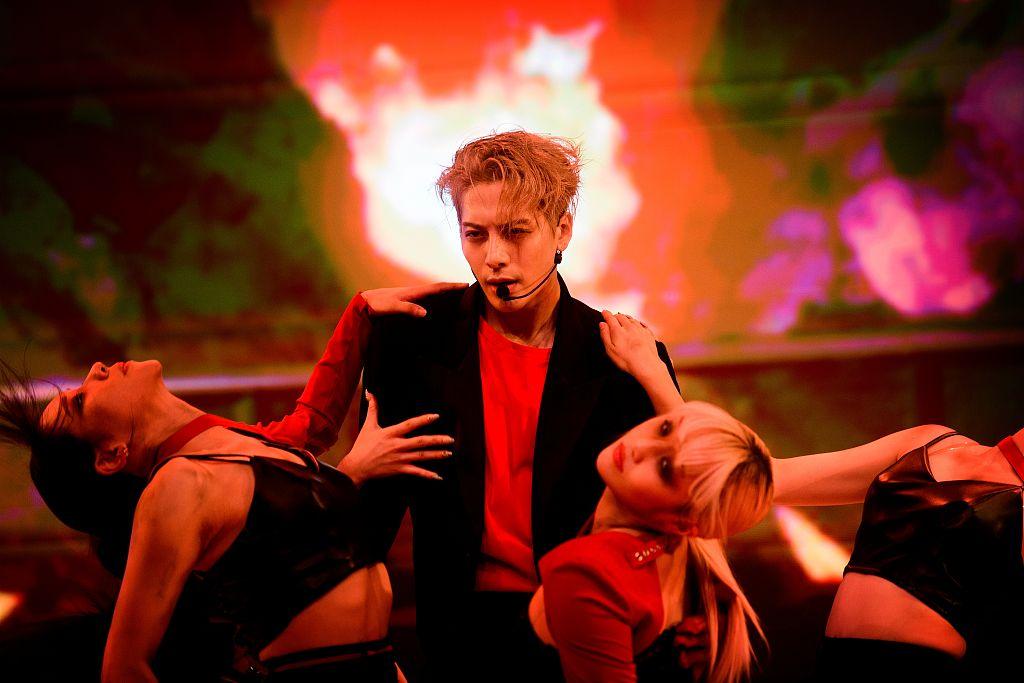 王嘉尔近日活动状态,王嘉尔素颜憔悴