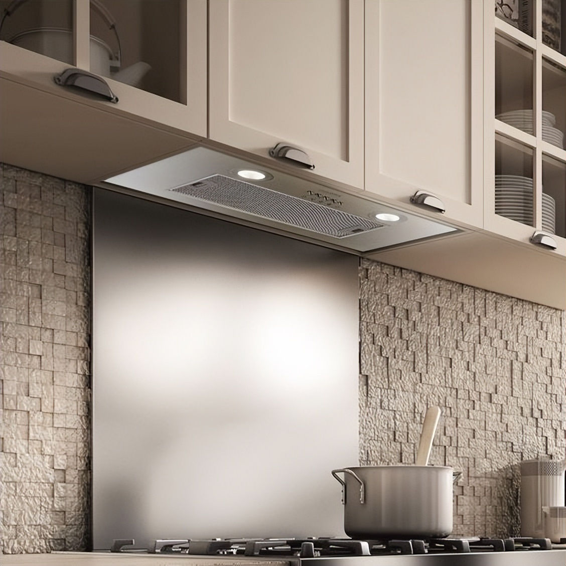 我花了上万块买了台油烟机，设计师看到直摇头，油烟机千万别买贵