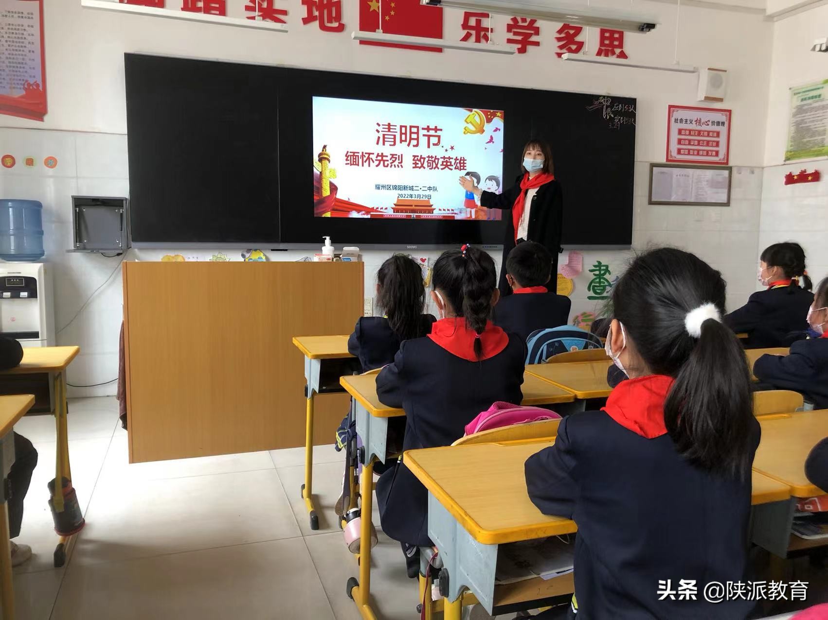 铜川市耀州区教育系统开展“祭奠革命英烈传承红色基因”主题教育活动