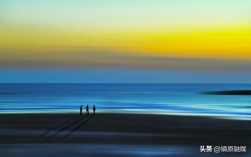 繁华三千事淡然一笑间,三千烦恼一笑间什么意思