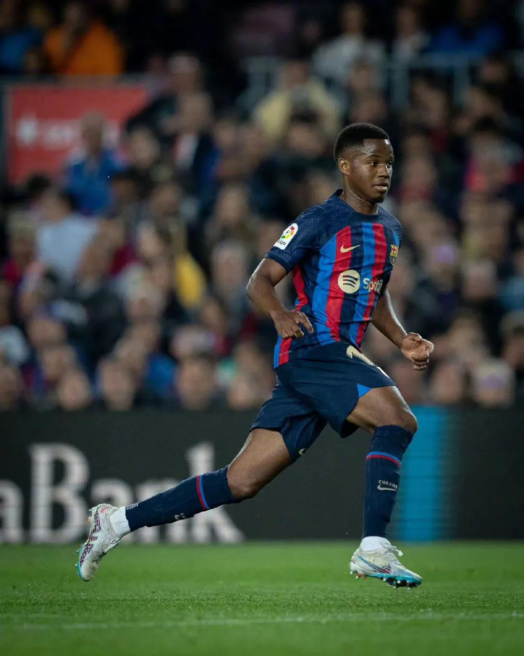 巴萨0比3惨败巴萨球迷,西甲4-0巴萨