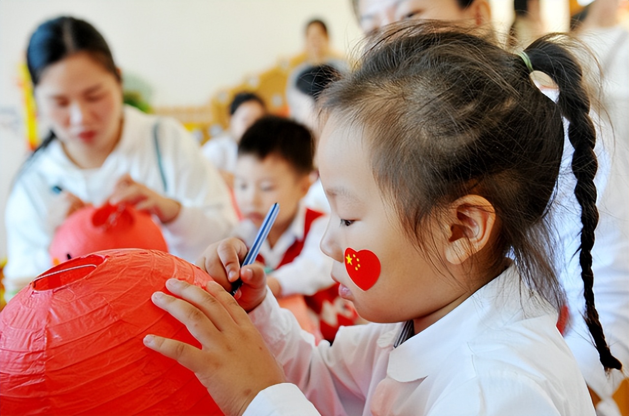 制作简易中秋灯笼儿童手工,家庭手工亲子制作中秋节灯笼