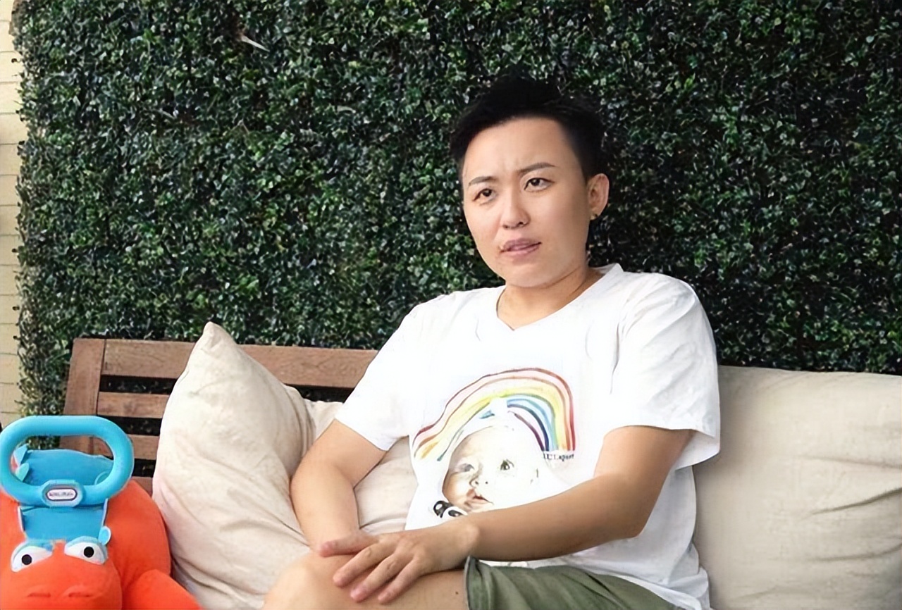 4年前，那个花50万买精子生五国混血的吉林妈妈，如今生活怎样了