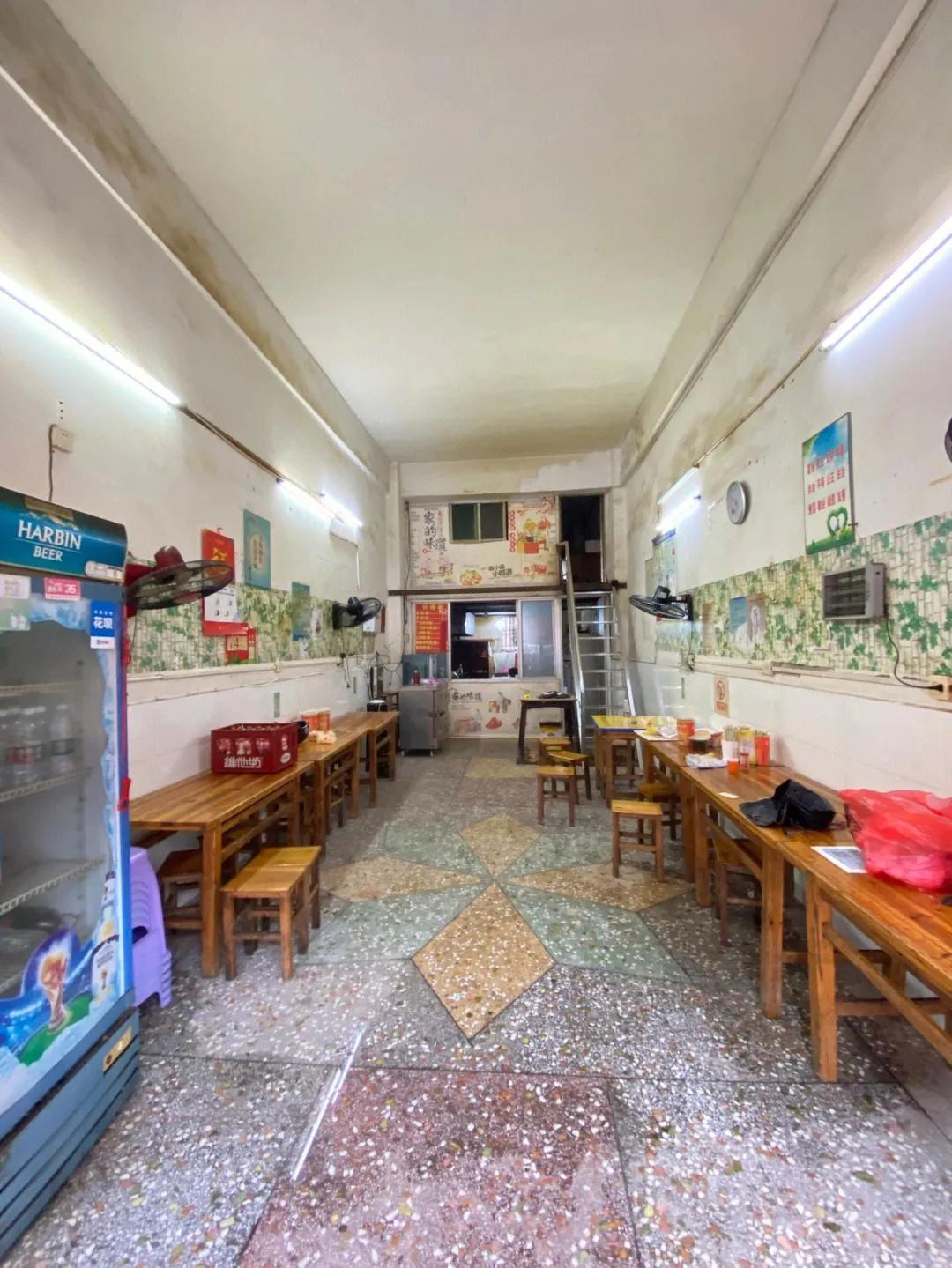 一个早餐店一般能赚到40万,95后小夫妻投资40万开了个早餐店