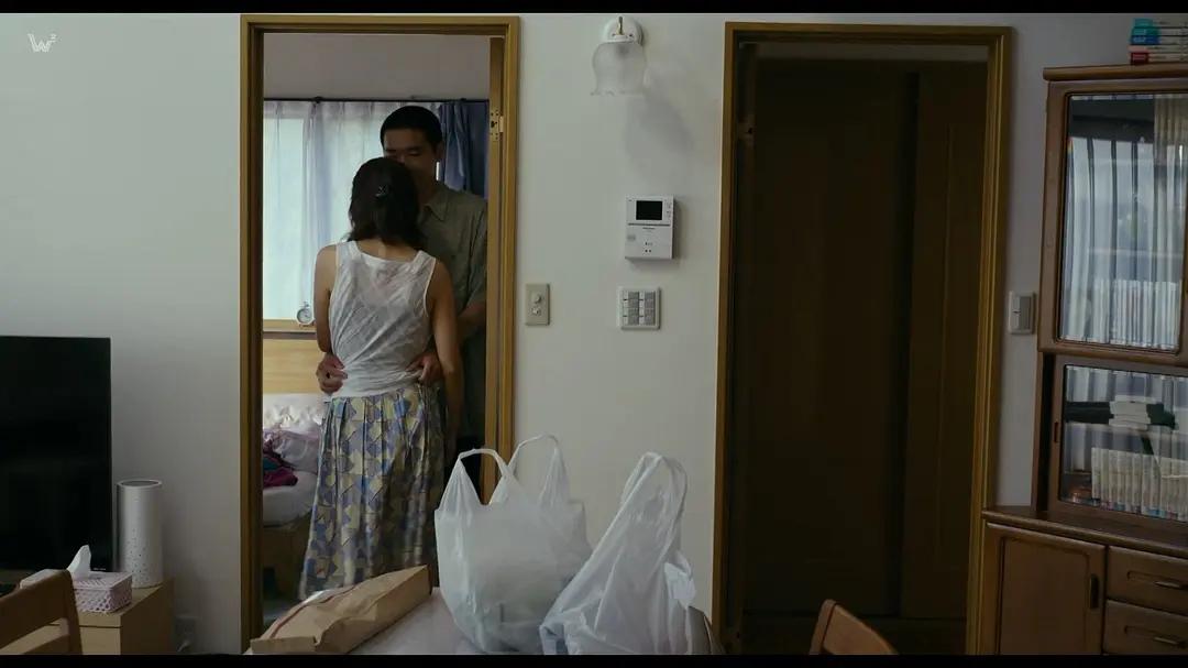 周五的傍晚，最适合观赏情色片。