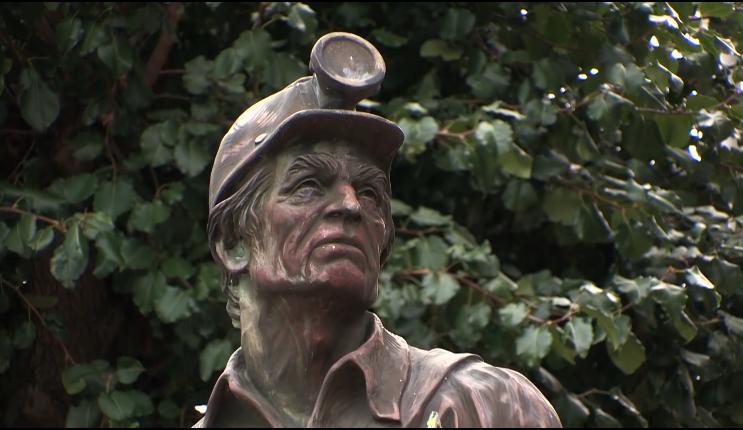 美国穷人真实居住生活视频,美国穷人农村每天真实生活视频