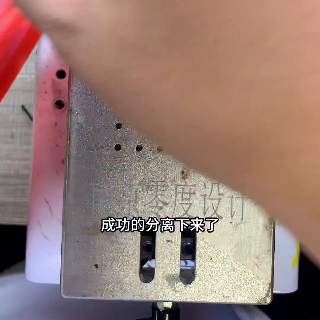 苹果13变白屏修要多少钱,苹果13更换屏幕外玻璃和边框