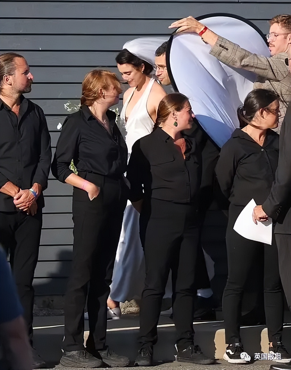 霉霉演唱会美国小姐开场自我介绍,霉霉与打雷姐现身超级碗