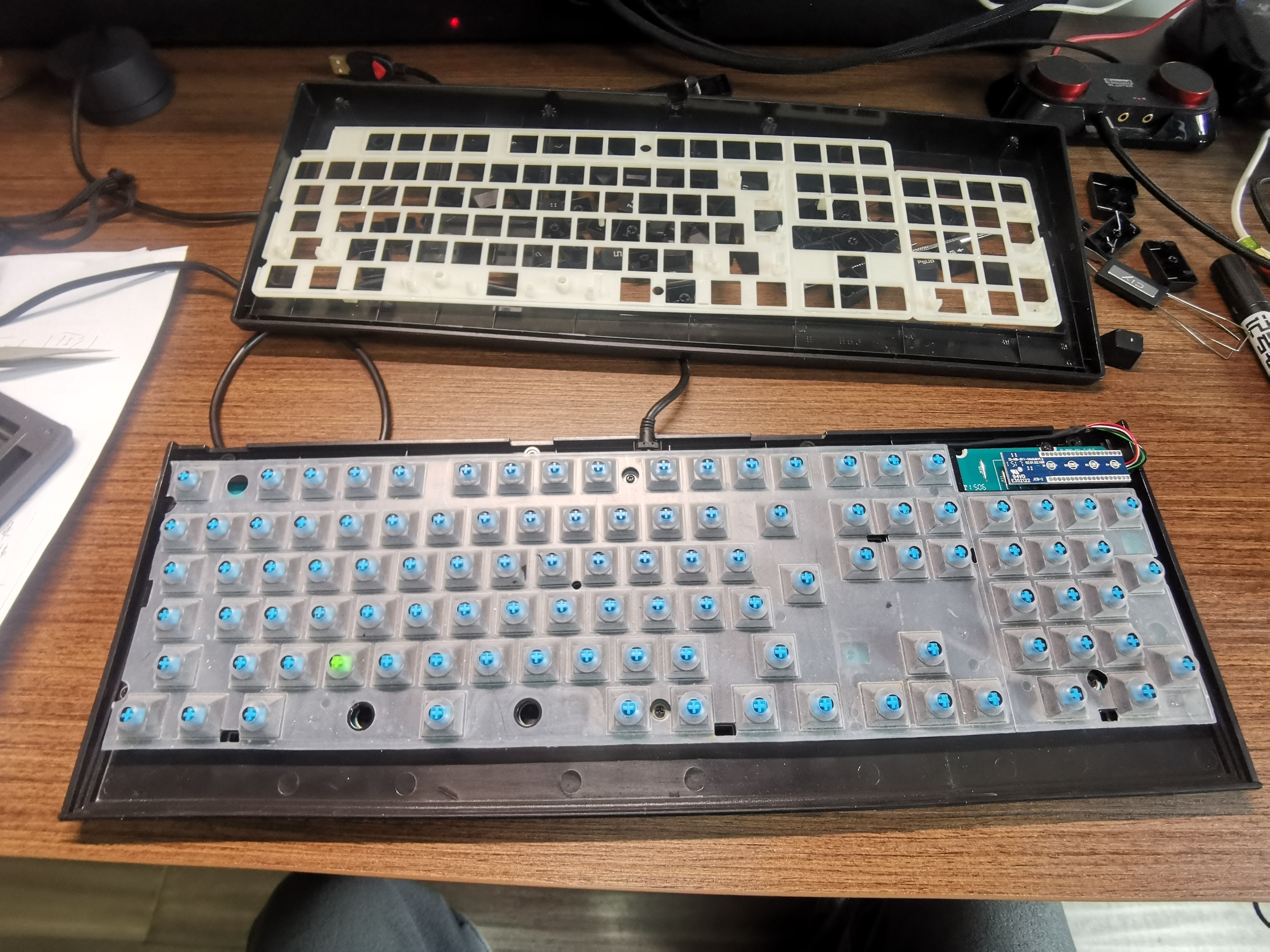 狼蛛鬼王104机械键盘怎么拆,键盘狼蛛f87pro侧刻换轴