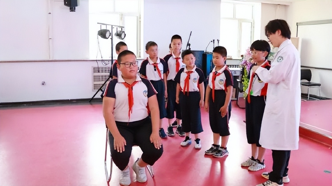 黑龙江中医药大学开展“守护脊柱健康・中医药在行动”活动