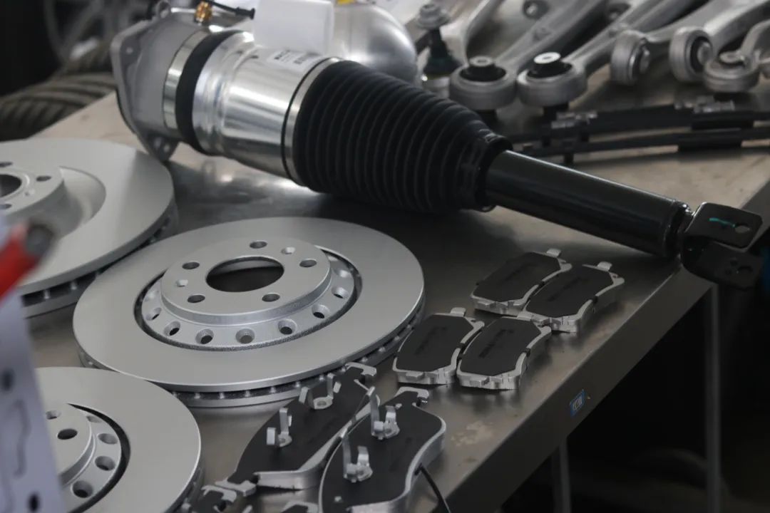 大众100万左右的车辉腾,重庆二手辉腾全面翻新修复