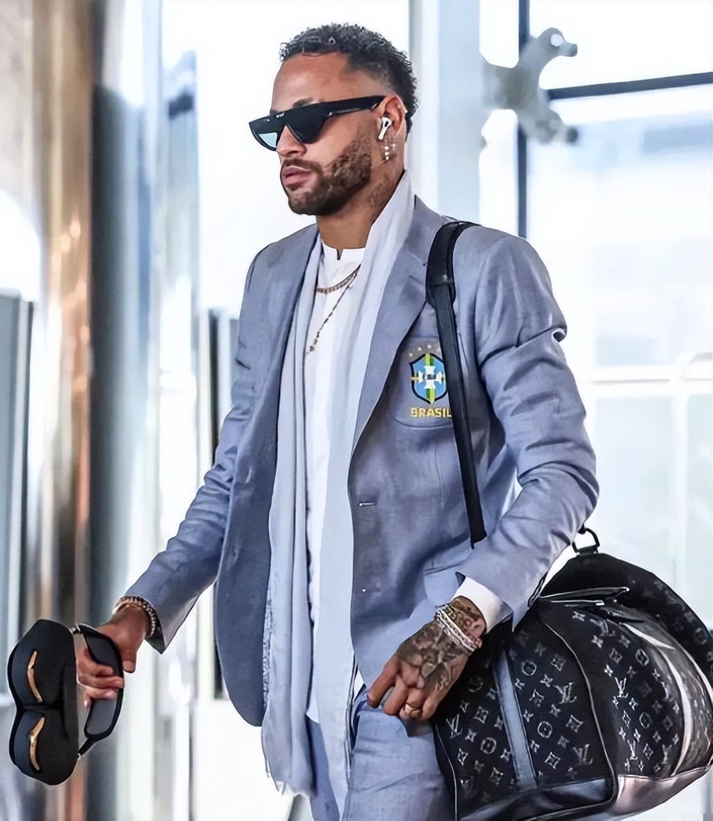 内马尔的帅气彩虹过人,内马尔俊朗的外表