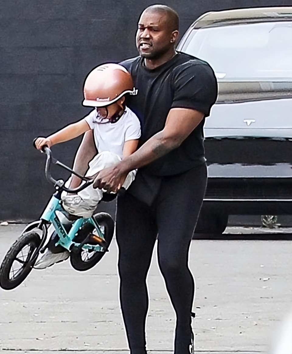 坎爷和24岁新欢出街秋裤,坎爷带妻子出门