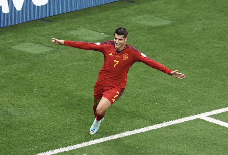 德国西班牙无锋阵,西班牙踢球技术视频