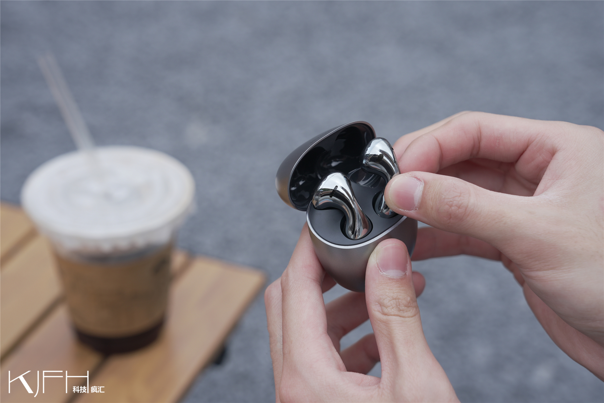 “水滴”耳机华为FreeBuds5评测，超高颜值下的音频体验新高度