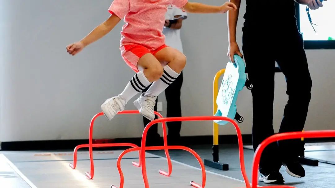 儿童击剑运动员下肢力量训练,少儿运动击剑