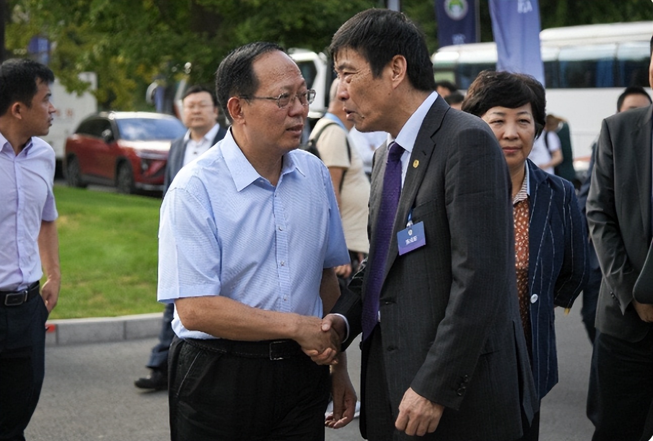 足球反腐升级！李铁案又出猛料，李璇指出足坛也有坑爹的儿子