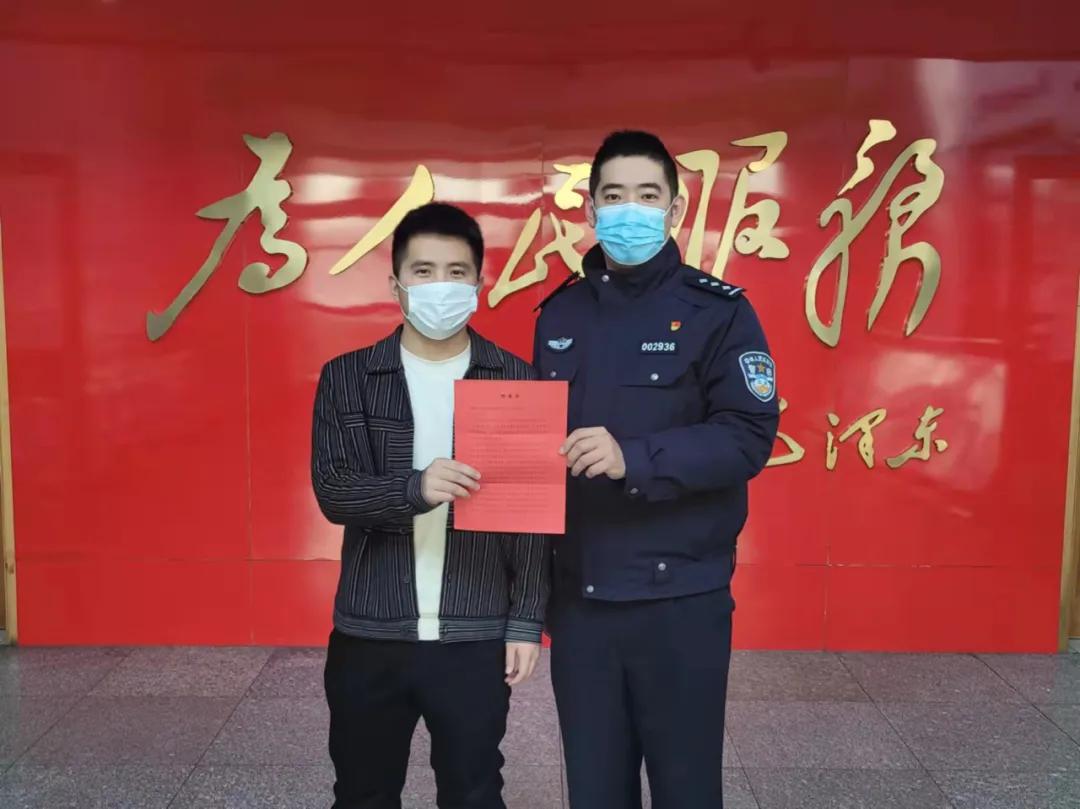 车停放被刮蹭找到人怎么办,两个行驶的车发生刮蹭