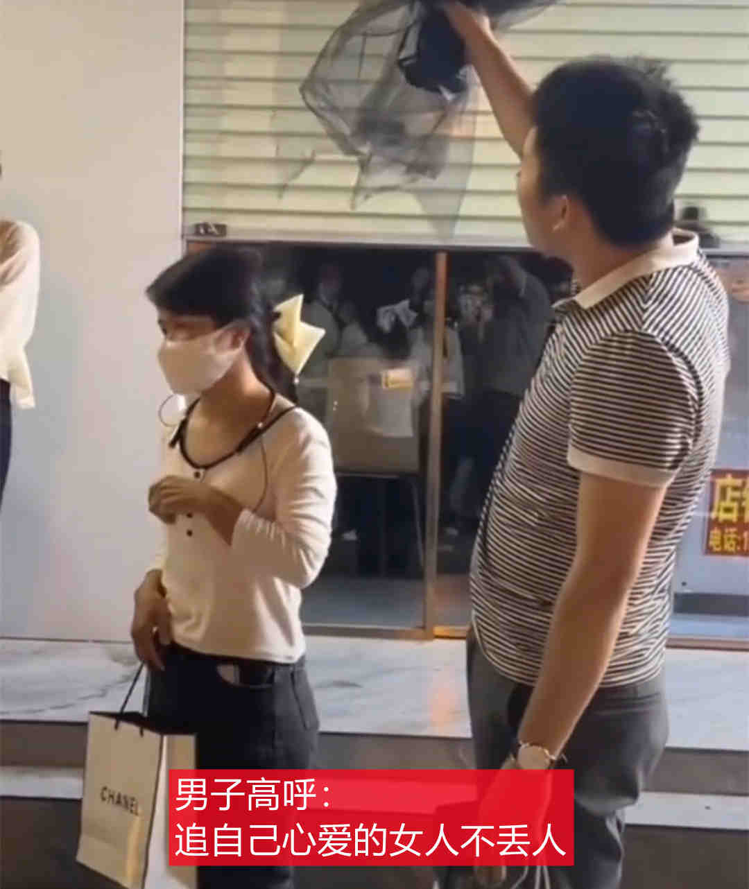 安徽:男子为追女生想奇招,扭胯甩臀放飞自我,网友:尴尬死了