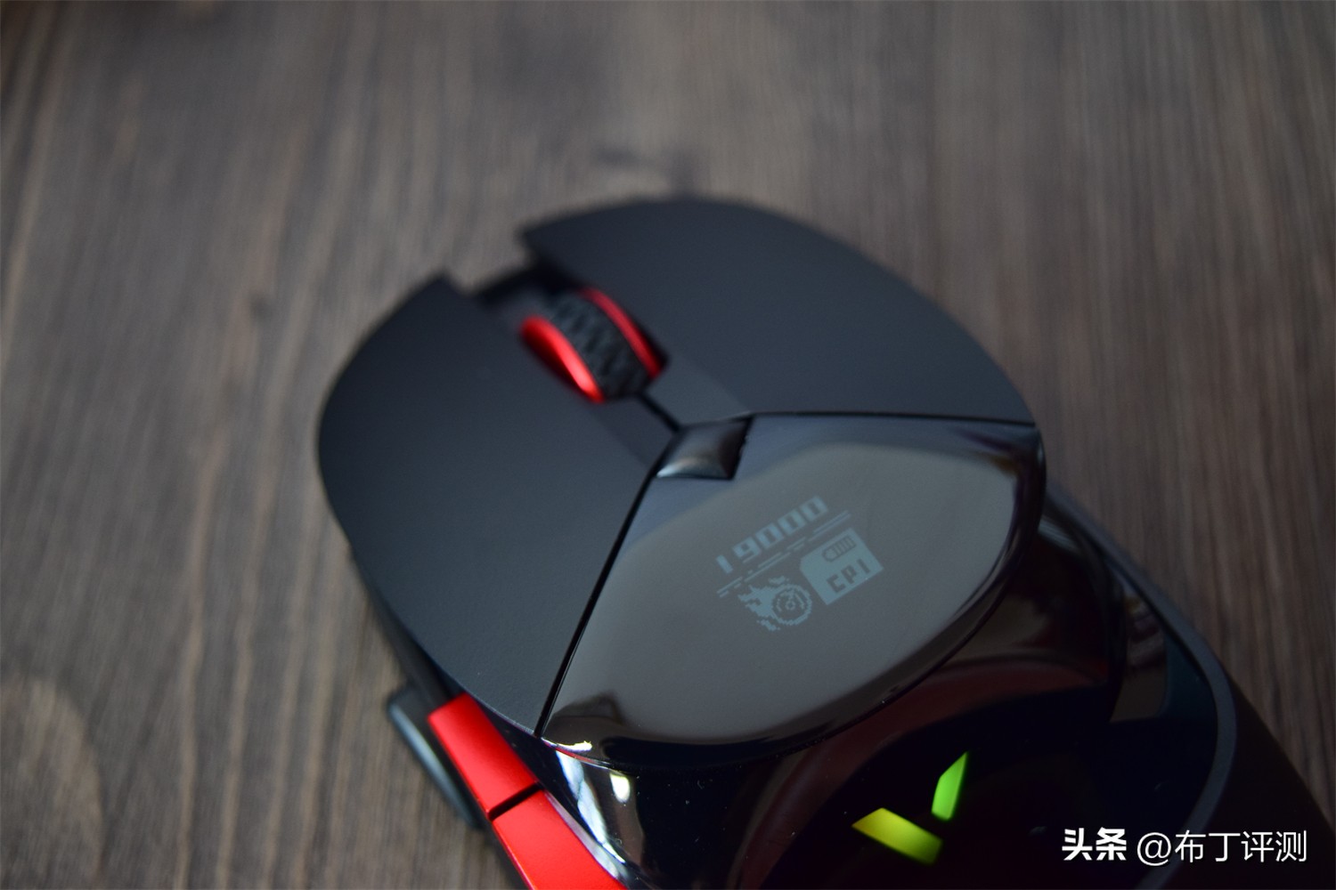 最具性价比的金属游戏鼠标,一只专门为游戏设计的黑科技鼠标