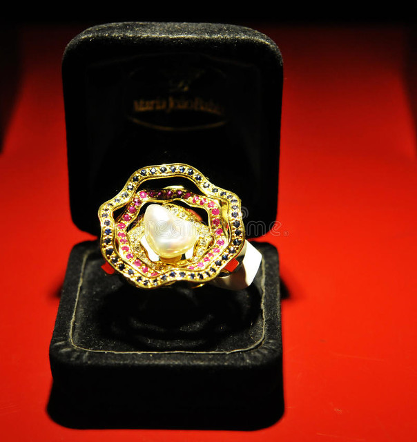 看到那个一万九的钻戒，一月后保值三千，气的我饭都不吃写下这篇