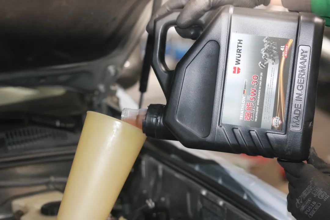 老款八十年代丰田霸道,经典丰田霸道老车翻新复活