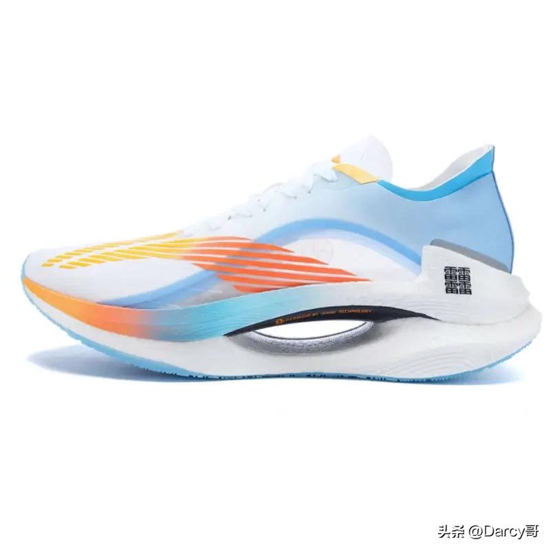 国产马拉松跑鞋排名前十名跑鞋,国产跑鞋和国外跑鞋