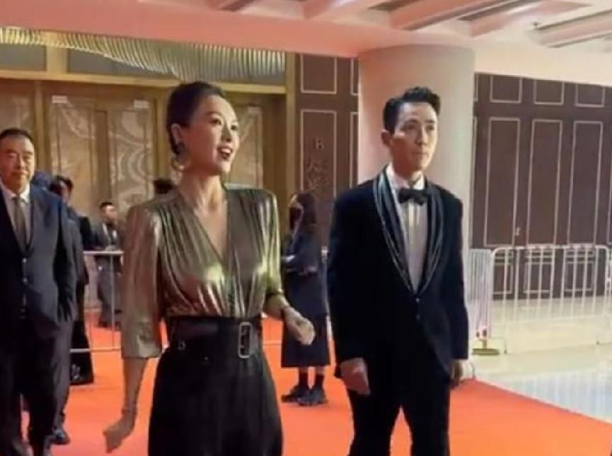 章子怡的露脐装几成笑柄,章子怡身材傲娇真是魅力四射