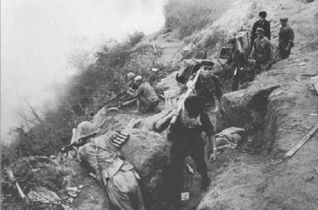 对越自卫反击战，前线战士都爱抽什么烟？女兵抽烟是为了“帮忙”