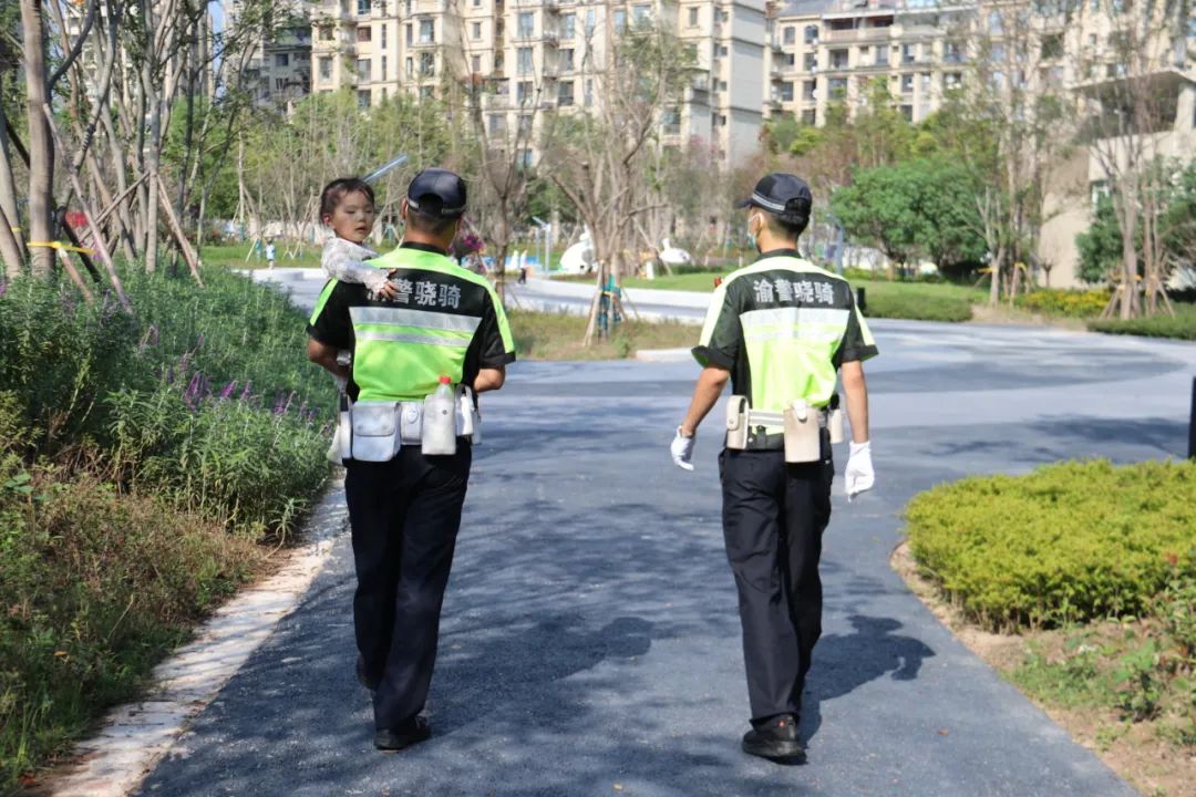 重庆渝警骁骑宣传片,渝警骁骑变身暖心代驾护送就医