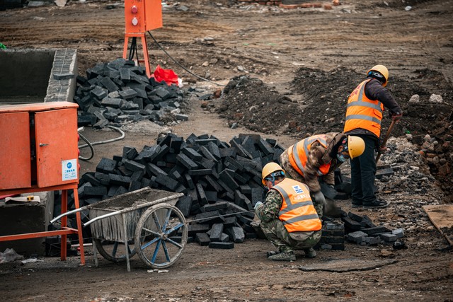 当外国制造开始去中国化时，当务之急是提高工人薪资待遇