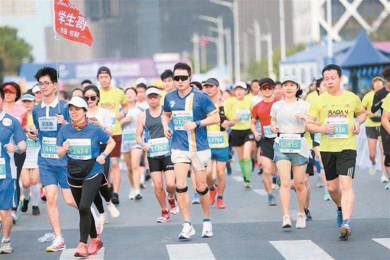 新宝安新“宝马”再次相聚，1.8万名跑者与宝安一起奔赴未来