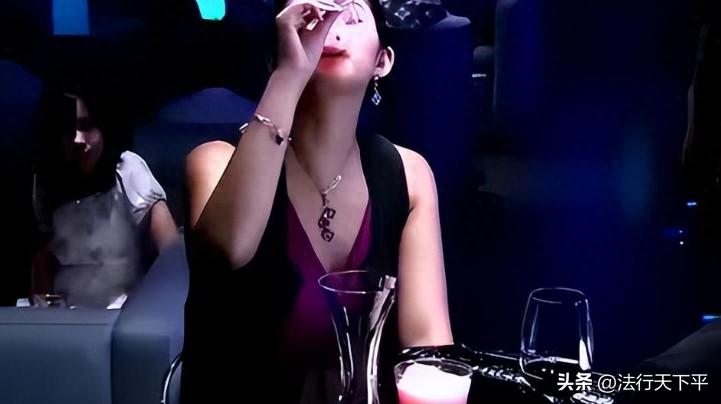 南京美女医生堕落纵欲，醉驾撞车身亡，撕下了谁的遮羞布？